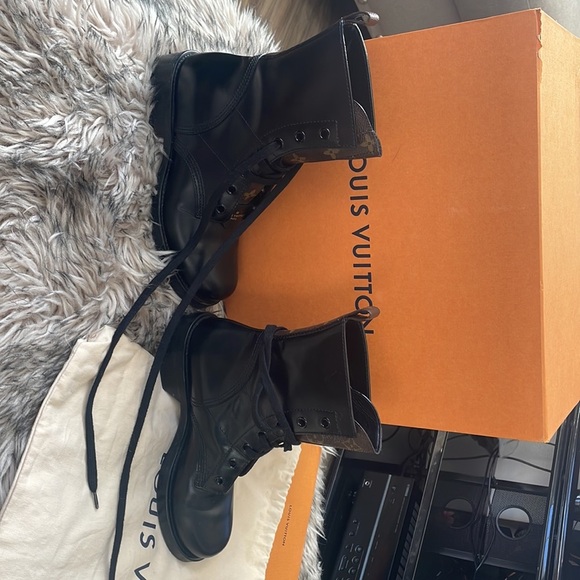 Louis Vuitton combat boots for women - Picture 5 of 5